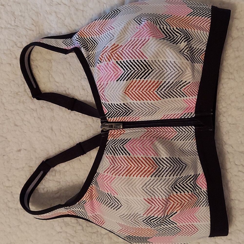 Victoria Sport - Molded Cups Sports Bra 34DD